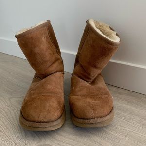 Chestnut Short Ugg Boots size 6